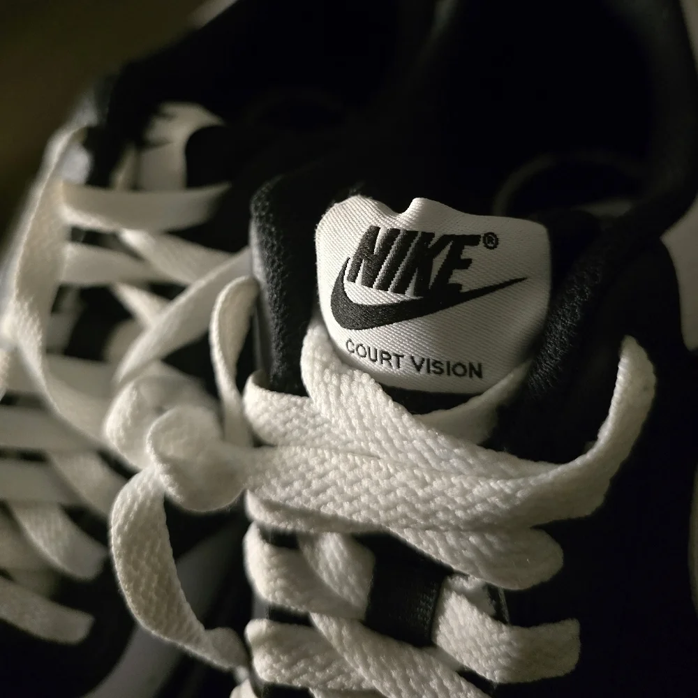Nike Men's Black and White Sneakers - Picture 16 of 16